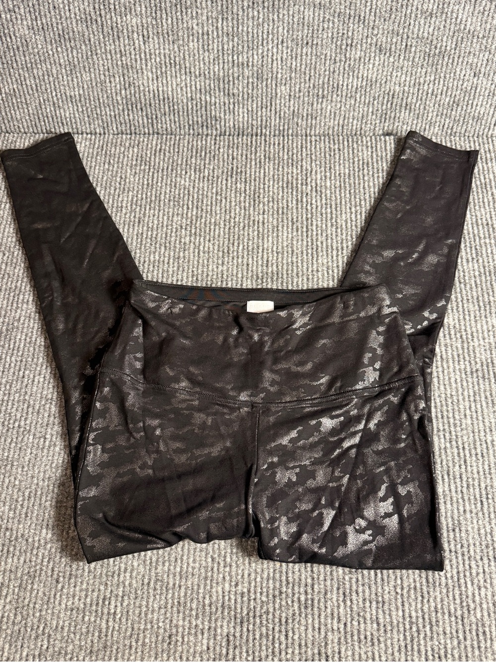 Chico’s Zenergy Black Foil Camo Leggings So Slimming High Rise Regular